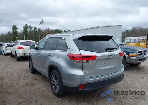 2018 Toyota Highlander Xle z USA, uszkodzony, nr VIN 5TDJZRFH5JS559571